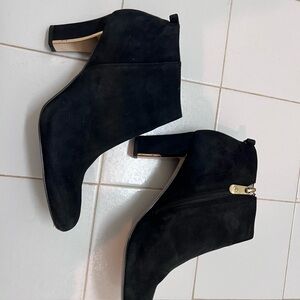Adrienne Vittadini Black Ankle Booties